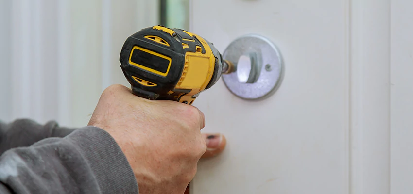 Street Locksmith For Smart Lock Repair in Emeryville, CA